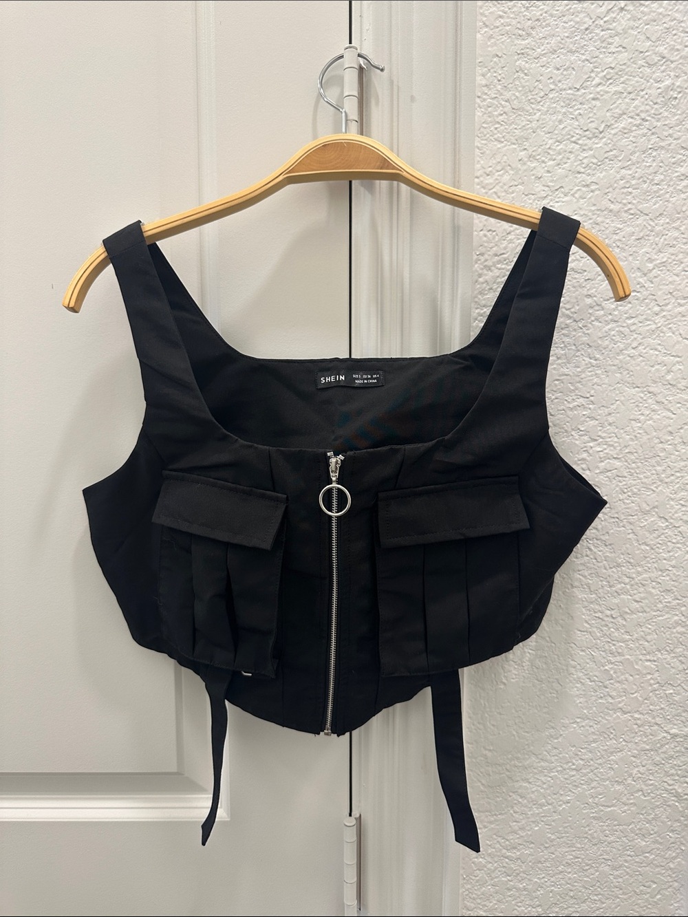 SHEIN Black Cropped Zip-Front Utility Tank with Ring Pull
